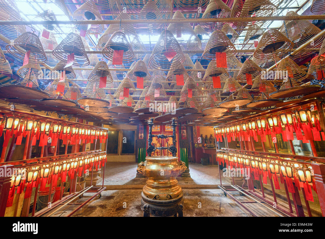 Man Mo Tempel, Hong Kong, China Weihrauch Spulen. Stockfoto