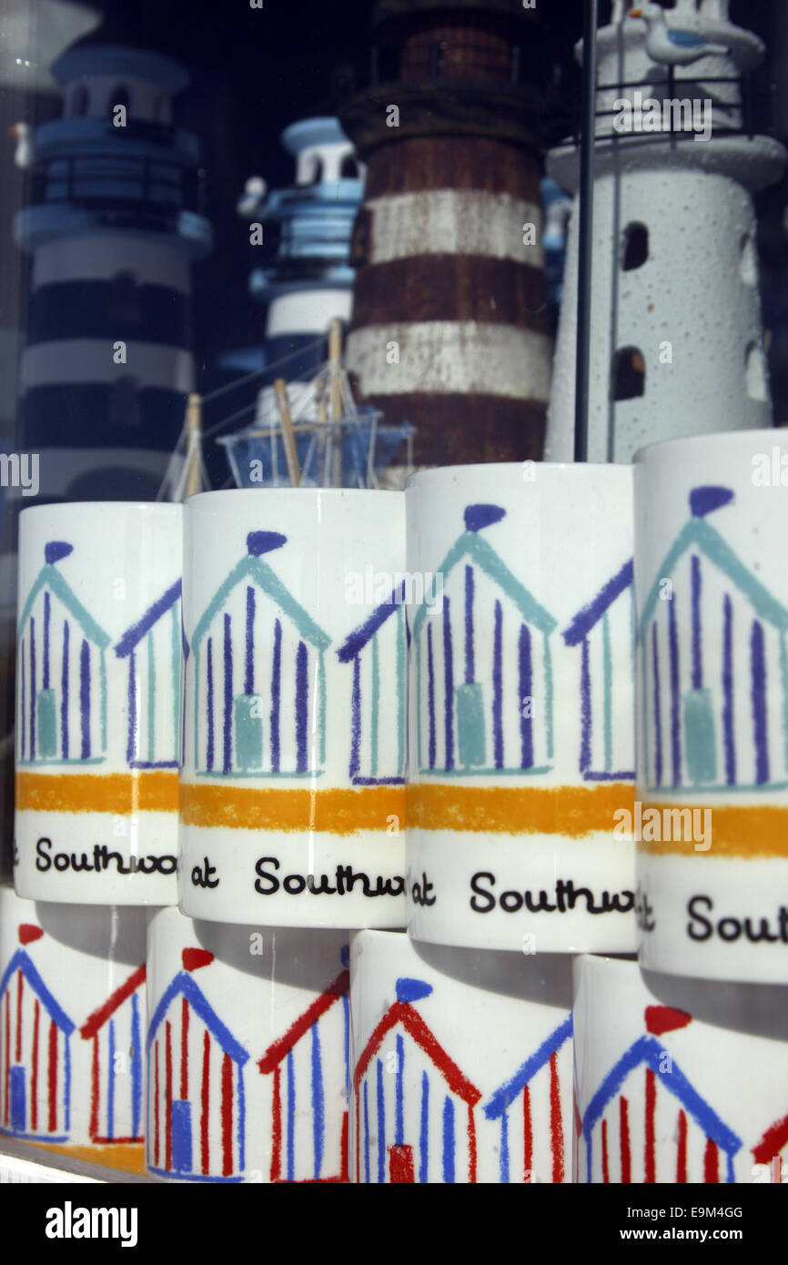 Southwold Ware für den Verkauf in einem Schaufenster auf Southwold pier Stockfoto