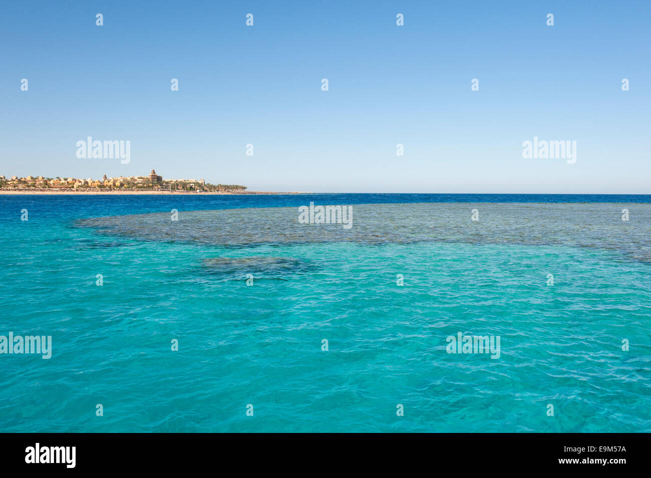 Blick über den tropischen Meer mit Korallenriff Stockfoto