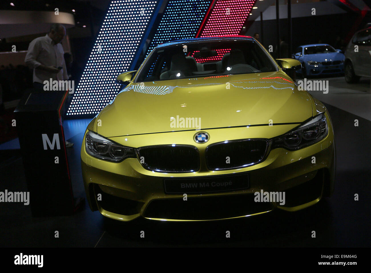 Sao Paulo. 30. Oktober 2014. Ein BMW Serie M erscheint auf der Medientag der 28. Sao Paulo International Motor Show in Sao Paulo, Brasilien, am 29. Oktober 2014. Die Ausstellung, die wichtigste seiner Art in Lateinamerika, wird vom 30 Oktober bis 9. November stattfinden erwartet mehr als 750.000 Besucher, nach Angaben der Organisatoren. © Rahel Patras/Xinhua/Alamy Live-Nachrichten Stockfoto