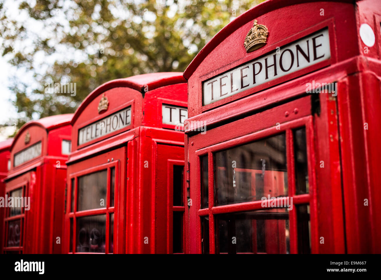 LONDON, UK - Die rote Telefonzelle hat ein Symbol Symbol von Großbritannien geworden. Trotz des Rückgangs der Nachfrage nach öffentlichen Telefonen, viele der Boxen können noch rund um das Vereinigte Königreich gesehen werden. Stockfoto