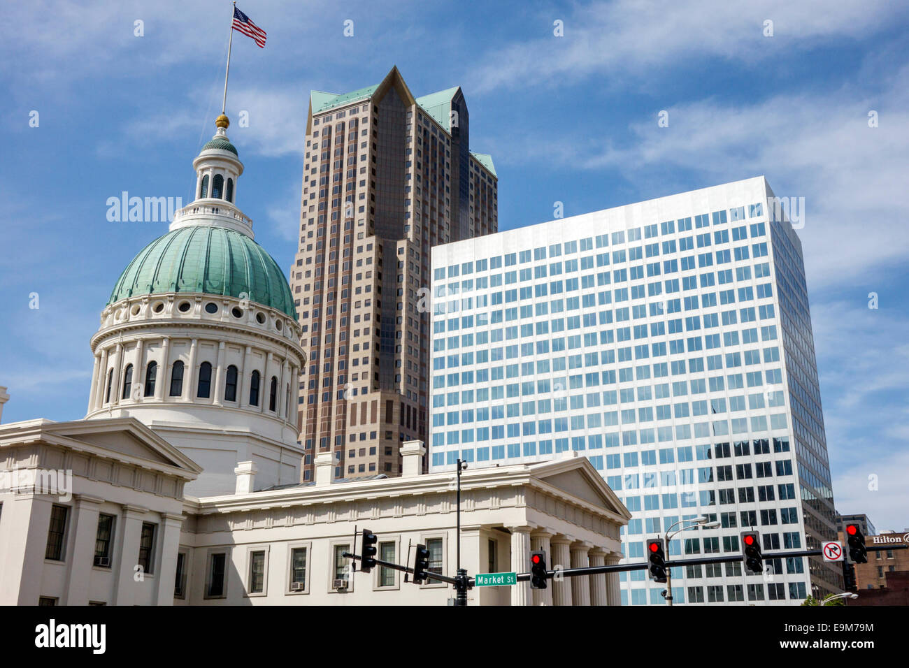 Saint St. Louis Missouri, North Broadway, Market Street, Old Courthouse, Court House, One met Metropolitan Square, Hochhaus mit Wolkenkratzern Stockfoto