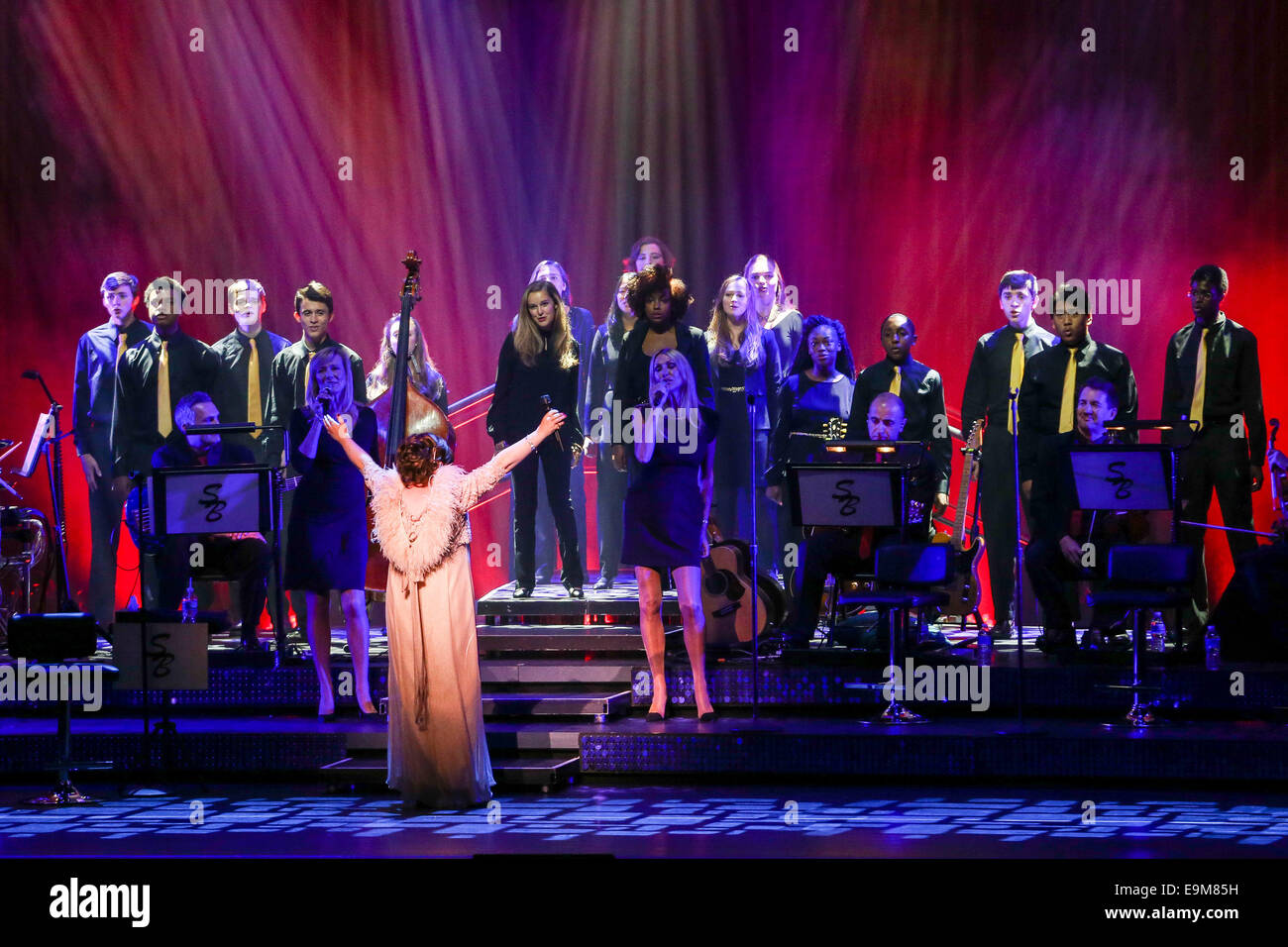 Durham, North Carolina, USA. 29. Oktober 2014. Musik Künstler SUSAN BOYLE bringt Tournee 2014 das Durham Performing Arts Center in Durham, North Carolina. Susan Magdalane Boyle (geboren 1. April 1961) ist eine schottische Sängerin. Ihr erstes Album wurde im November 2009 veröffentlicht und debütierte als Nummer eins meistverkaufte Album Charts rund um den Globus. Bildnachweis: Andy Martin Jr./ZUMA Draht/Alamy Live-Nachrichten Stockfoto