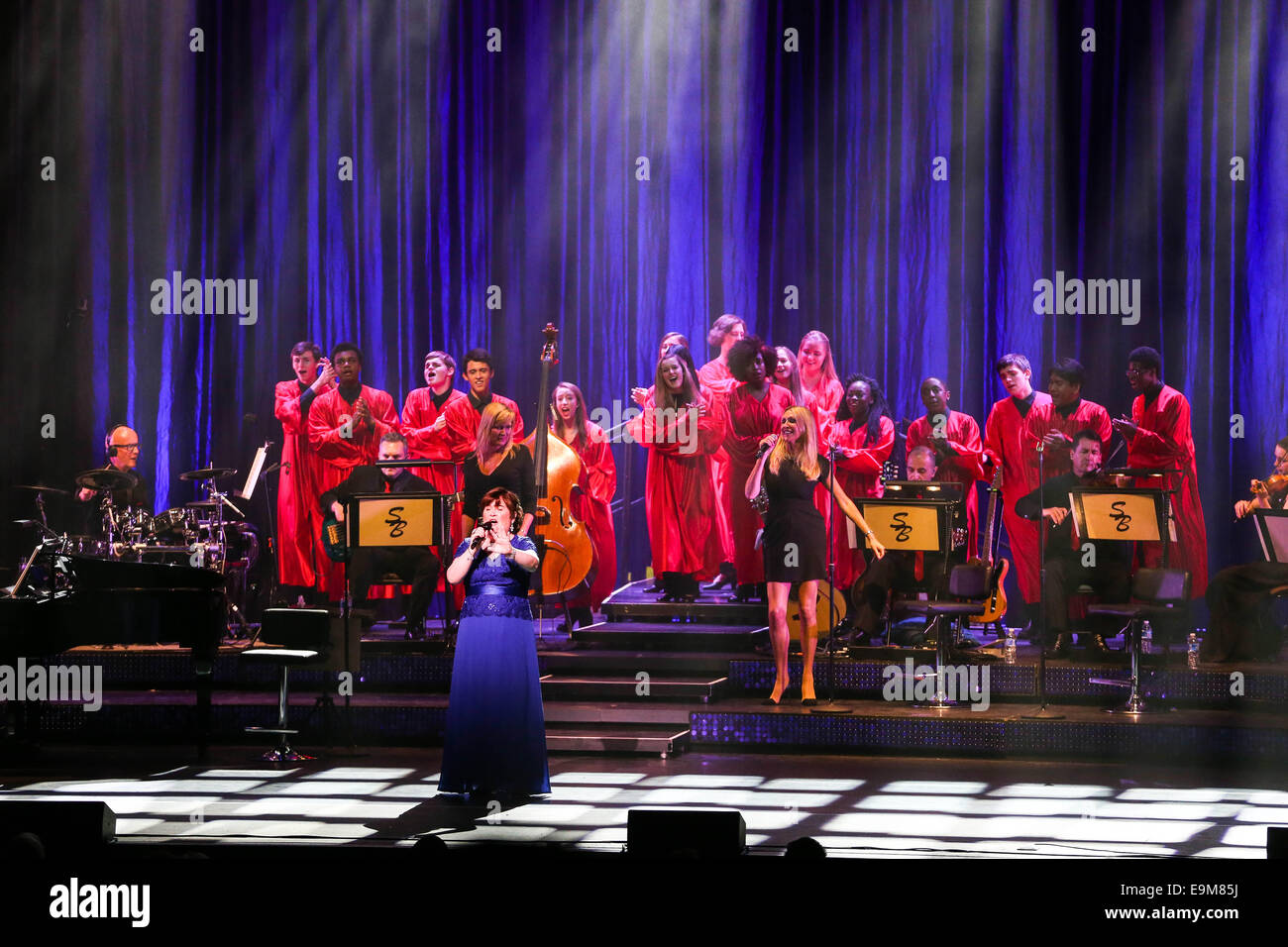 Durham, North Carolina, USA. 29. Oktober 2014. Musik Künstler SUSAN BOYLE bringt Tournee 2014 das Durham Performing Arts Center in Durham, North Carolina. Susan Magdalane Boyle (geboren 1. April 1961) ist eine schottische Sängerin. Ihr erstes Album wurde im November 2009 veröffentlicht und debütierte als Nummer eins meistverkaufte Album Charts rund um den Globus. Bildnachweis: Andy Martin Jr./ZUMA Draht/Alamy Live-Nachrichten Stockfoto