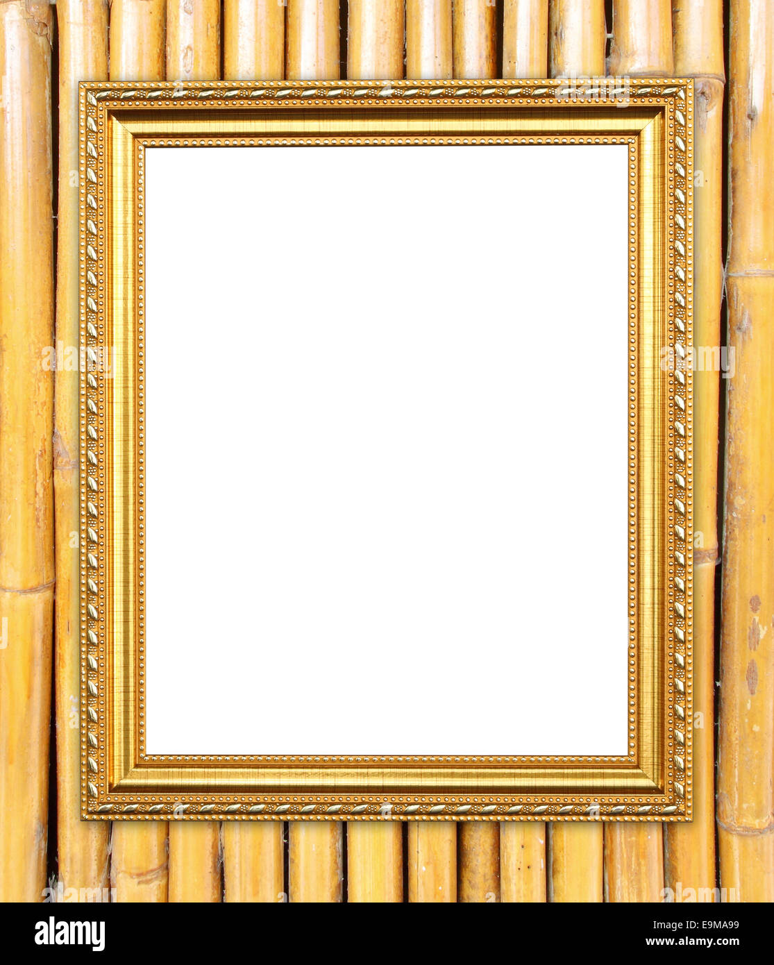 leere Goldrahmen auf Bambus Wand Hintergrund Stockfoto