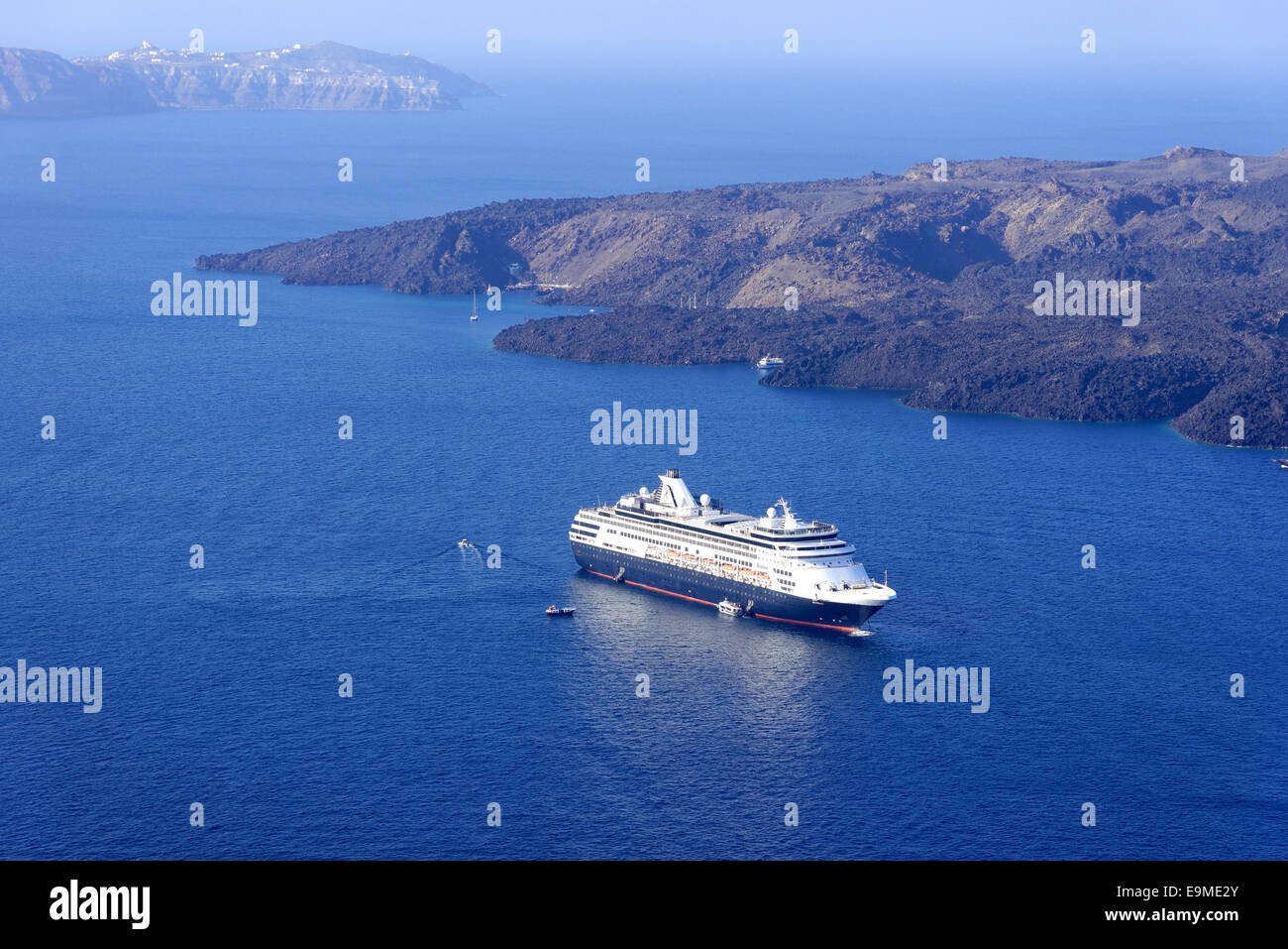 Kreuzfahrtschiff Ryndam, 1258 Passagieren, Baujahr 1994, 220m lange, Thira, Santorini, Kykladen, Griechenland Stockfoto