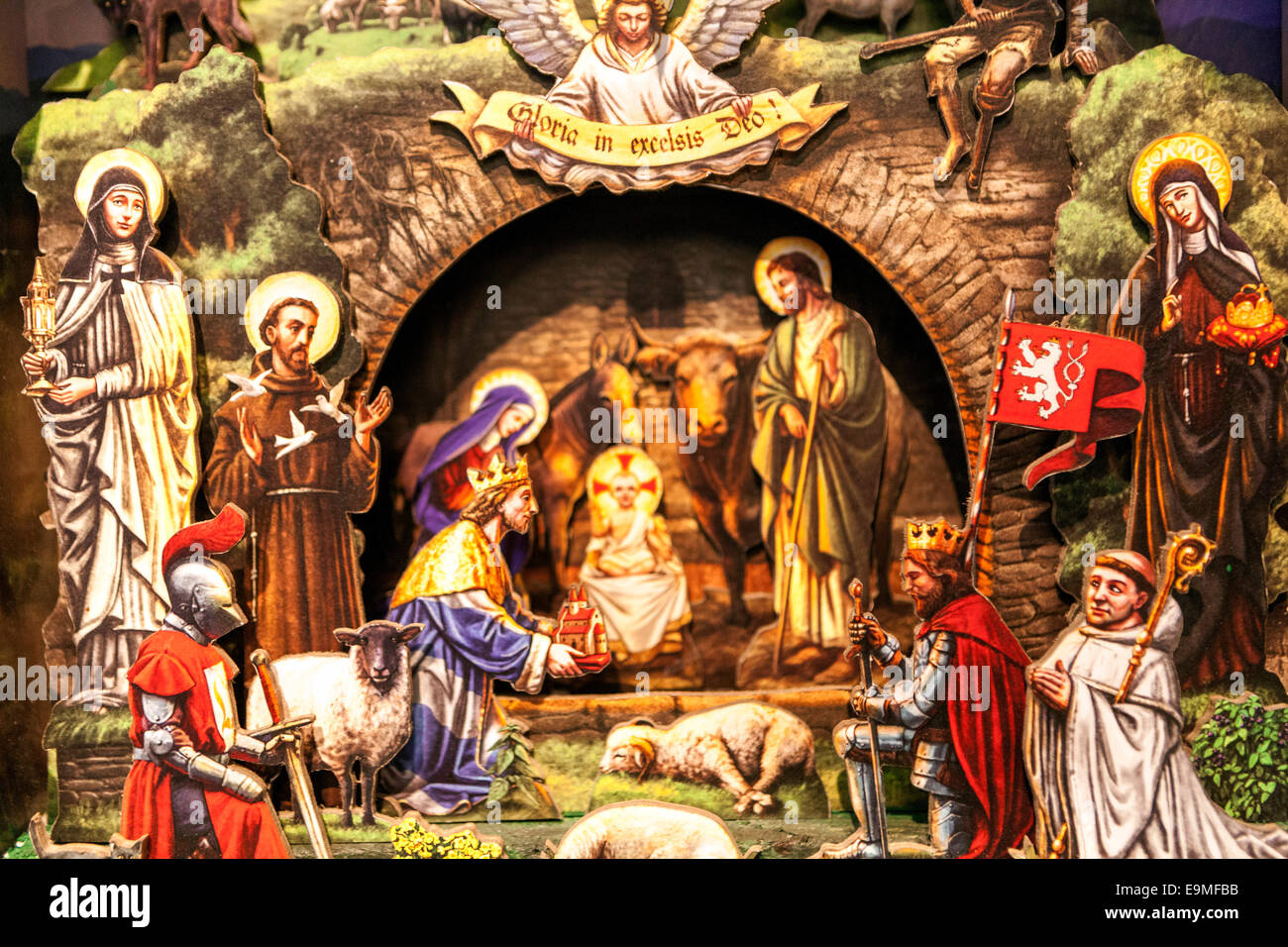 Traditionelle tschechische Weihnachten Krippe gemacht ​​Of Papier. Szenen von der Geburt Jesu. Stockfoto