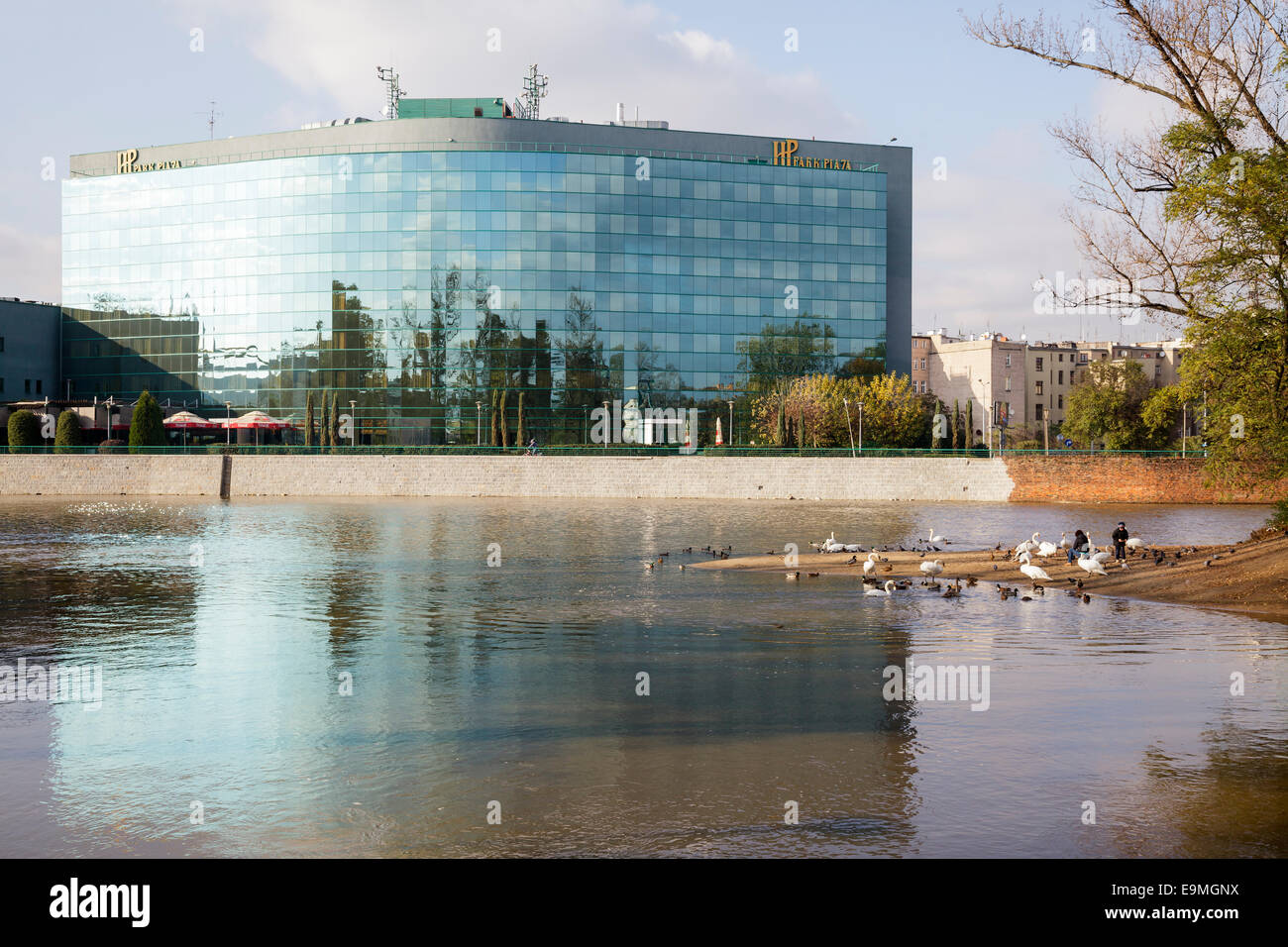 Odra mit Park Plaza Hotel, Wroclaw, Polen Stockfoto