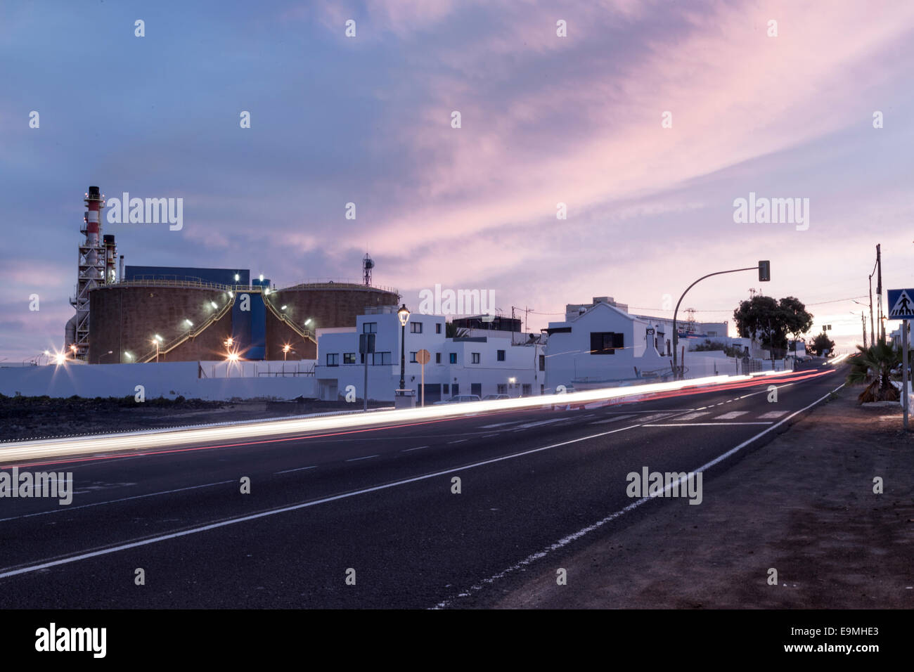 Sonnenuntergang vor der Powerstation in Lanzarote Stockfoto