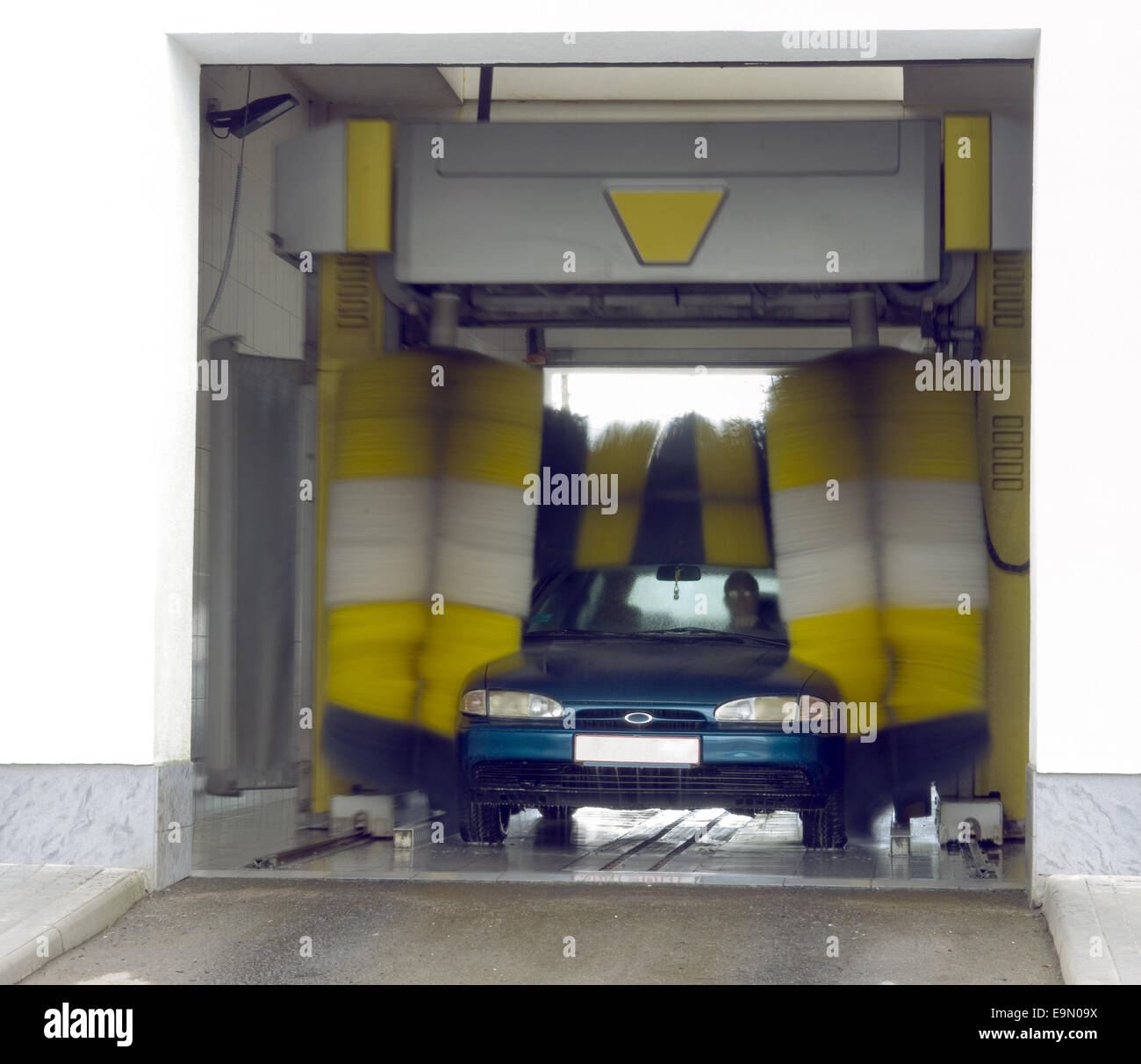 Autowaschanlage In Der Nähe Jetzt Geöffnet Waschanlage -Fotos und -Bildmaterial in hoher Auflösung – Alamy