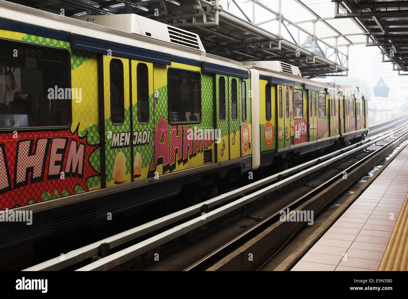 Rapidkl Lrt Nahverkehr S Bahn Haltestelle In Kuala Lumpur Malaysia Stockfotografie Alamy