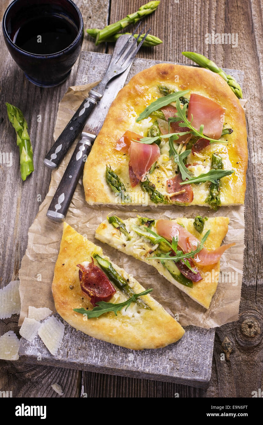 Flammkuchen Mit Spargel Und Schinken