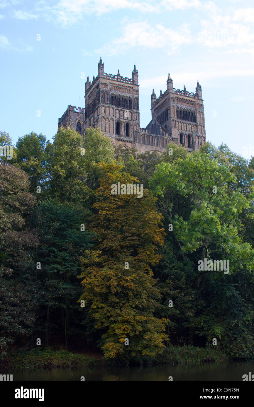 Kathedrale von Durham im Herbst Stockfoto