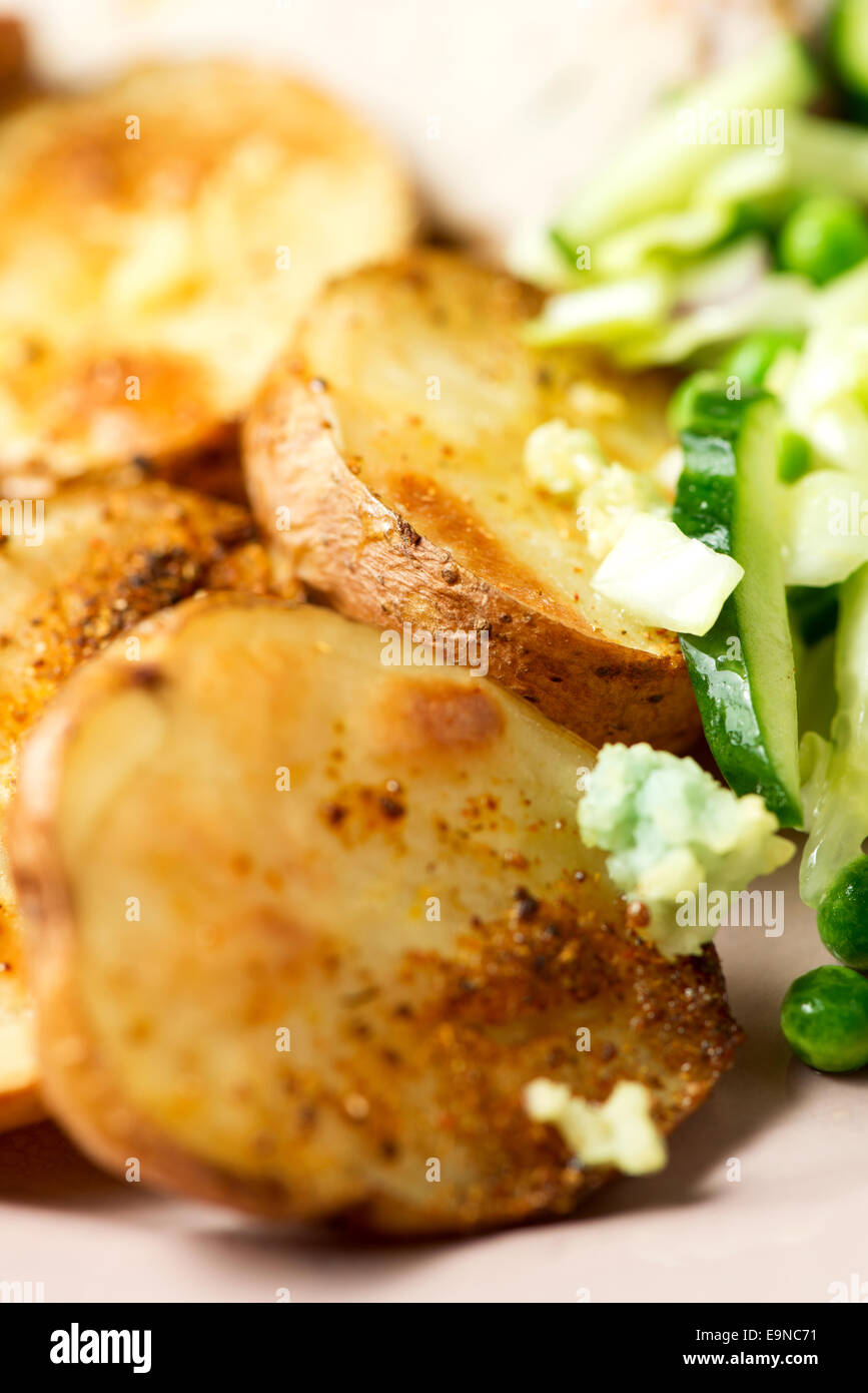 Ofenkartoffel und Vegies hautnah Stockfoto