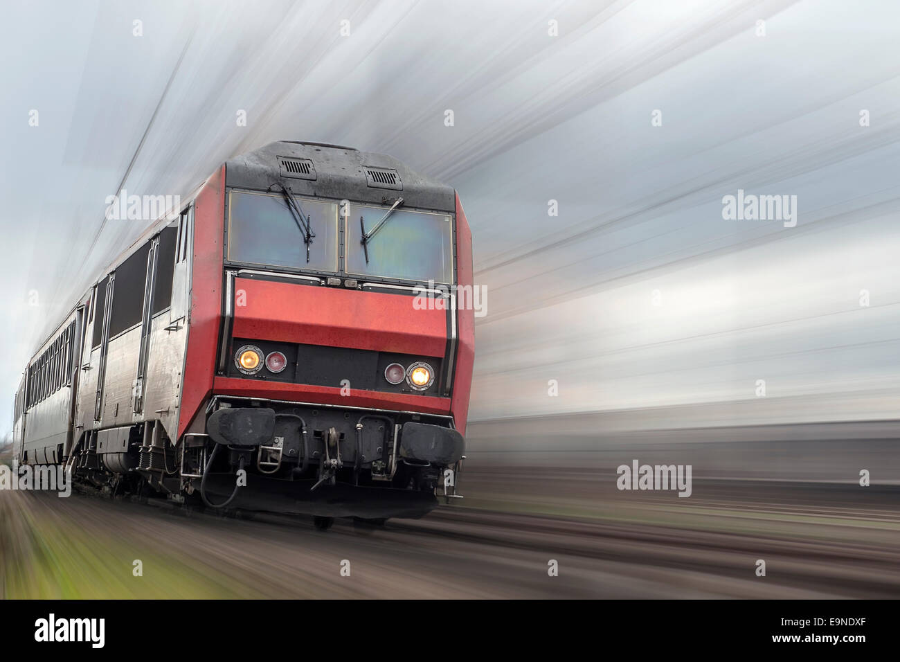 Personenzug mit Geschwindigkeitseffekt und Exemplar Stockfoto