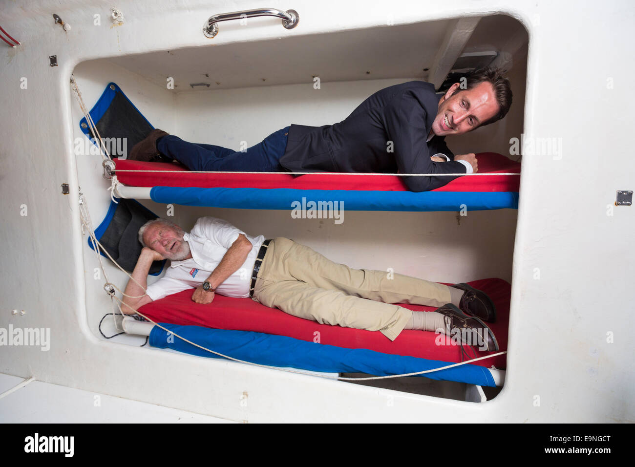 Sir Robin Knox-Johnston, Vorstandsvorsitzender der Clipper Race und Sir Ben Ainslie an Bord einer Yacht Clipper. Stockfoto