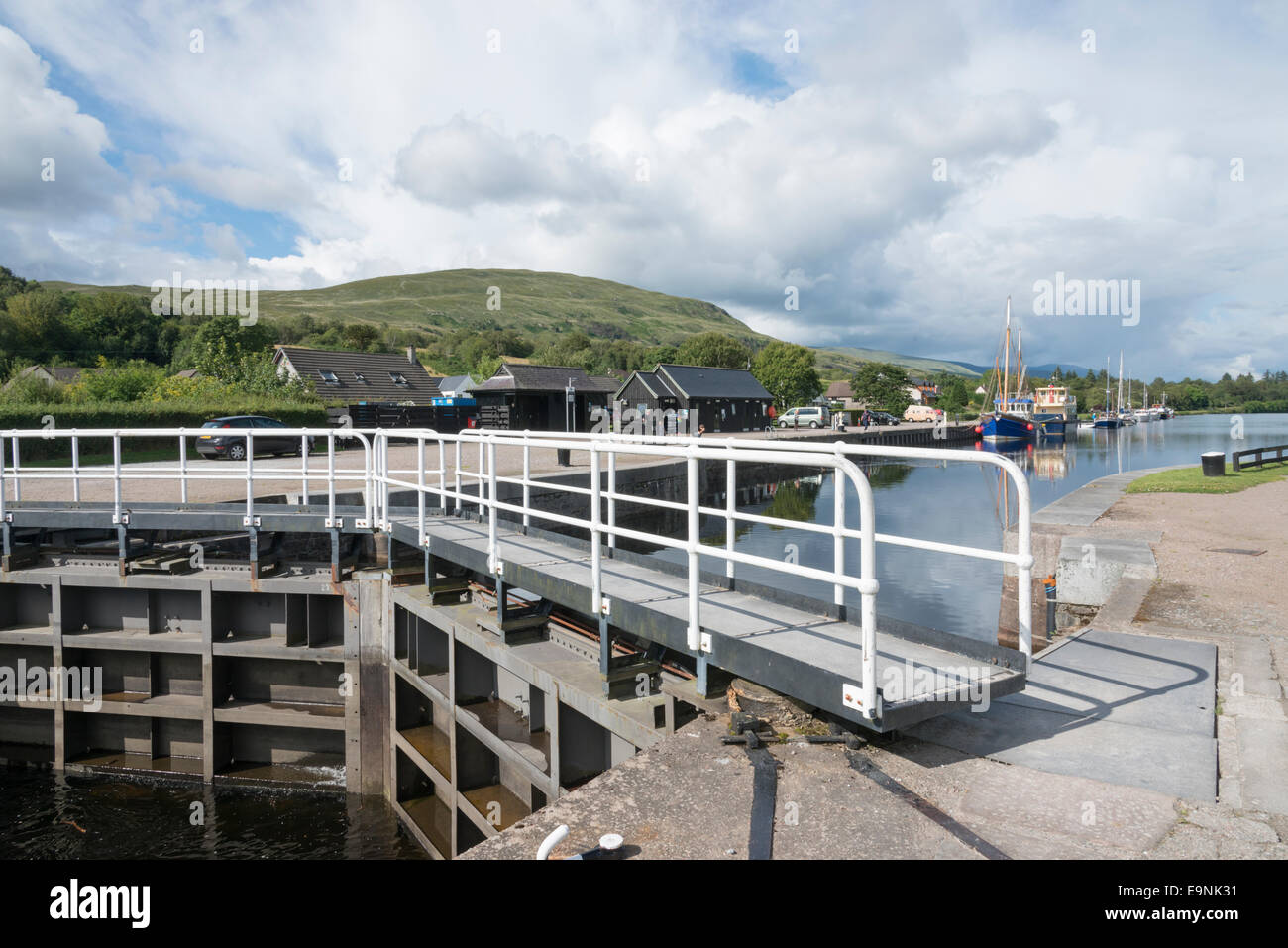 Sperren Sie Tore bei Neptunes Treppe eine Reihe von acht Schleusen auf dem Caledonian Canal auf treppenartigen Fort William Scotland UK Stockfoto