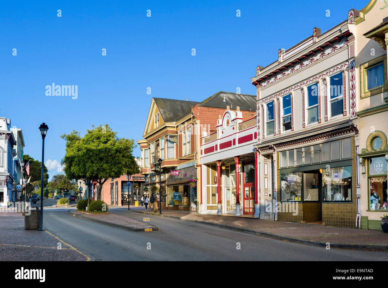 2nd Street in der Innenstadt von Eureka, Humboldt County, Kalifornien, USA Stockfoto