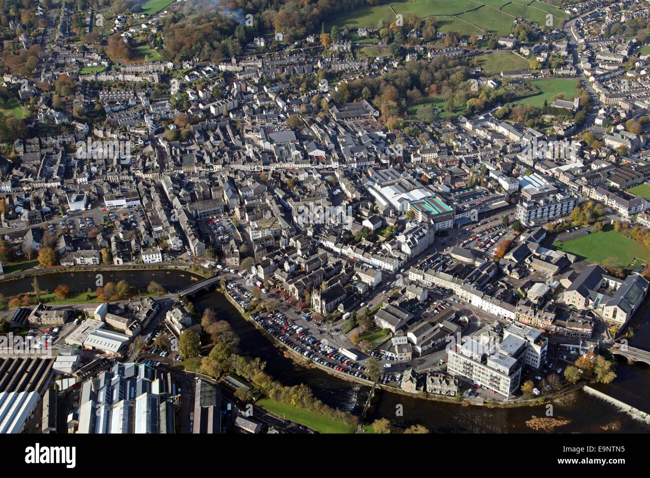 Luftbild von der Cumbrian Stadt Kendal im Lake District, UK Stockfoto