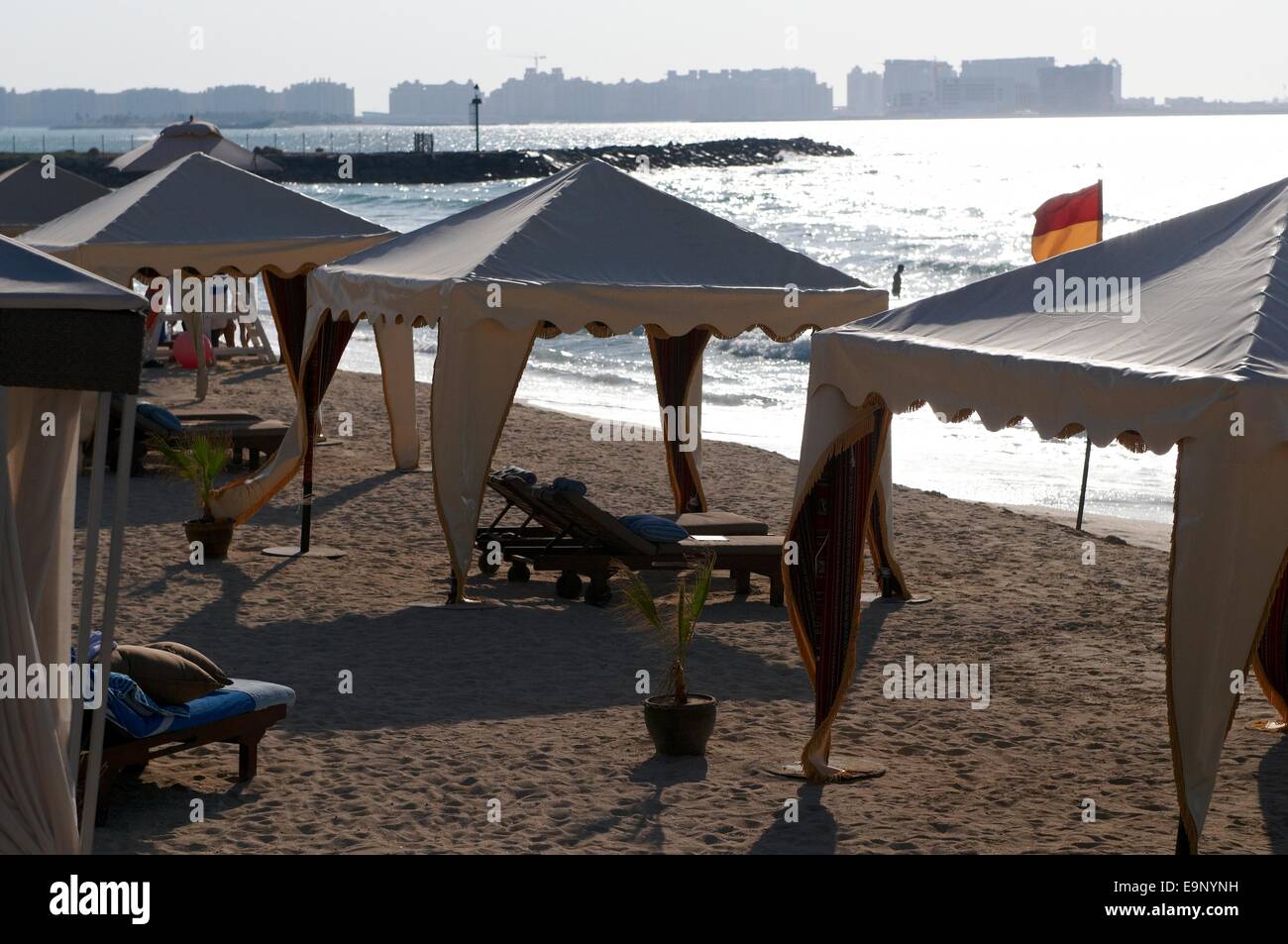 Privater Strand am Hotel Al Qasr Stockfoto