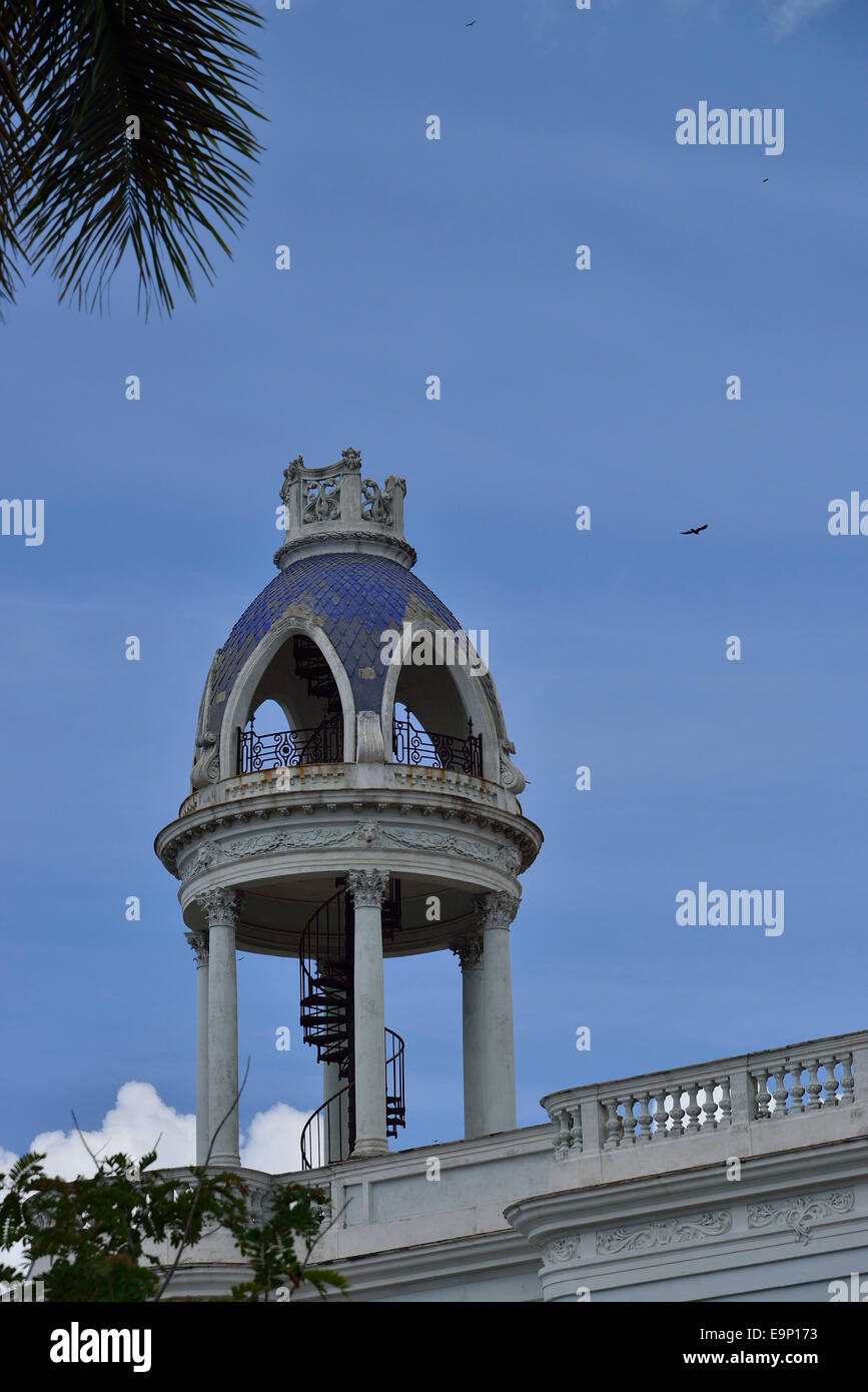 Turm mit spanische Kolonialarchitektur Stockfoto
