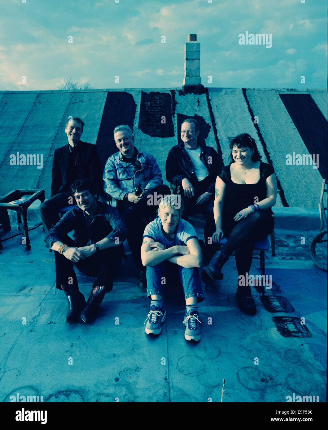 Posierte Porträt der legendären Rockband The Mekons. Stockfoto