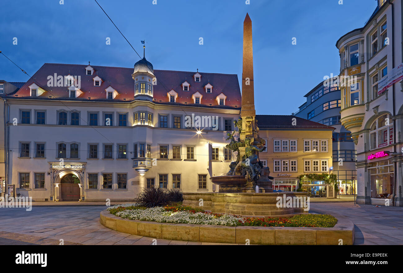 Wut-Brunnen und Haus Dacheroeden in Erfurt, Deutschland Stockfoto