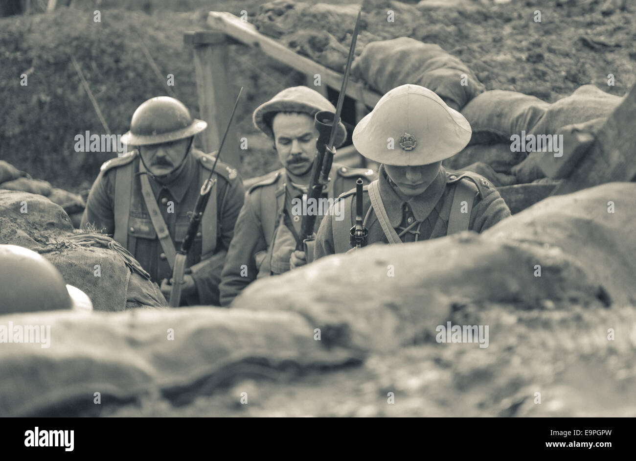 Ein Weltkrieg, WW1 lebendige Geschichte Re-Enactment, Trench Warfare, Surrey, der große Krieg hundertjährige Soldaten, Stockfoto