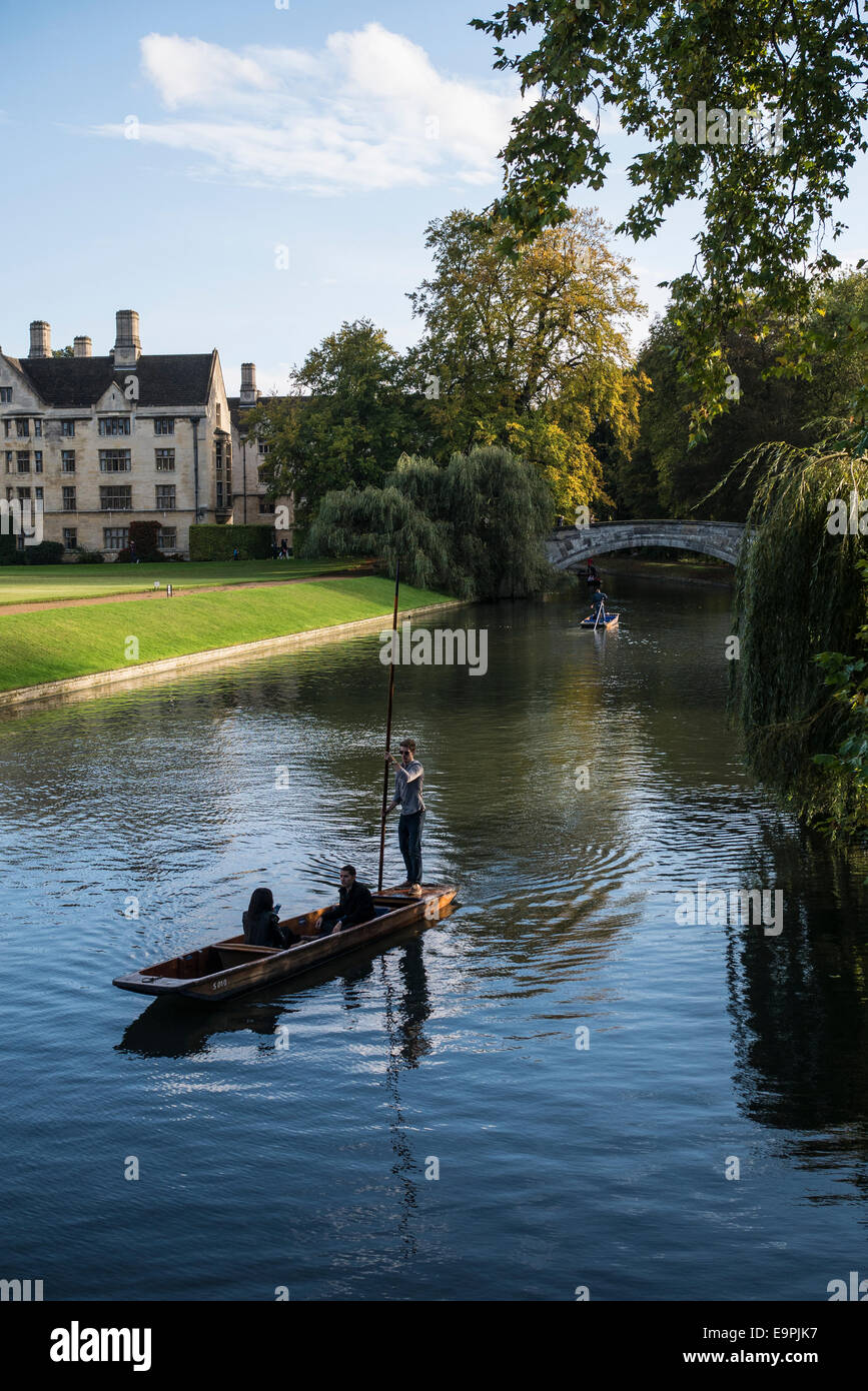 Bootfahren auf dem Fluss Cam, Cambridge UK Stockfoto