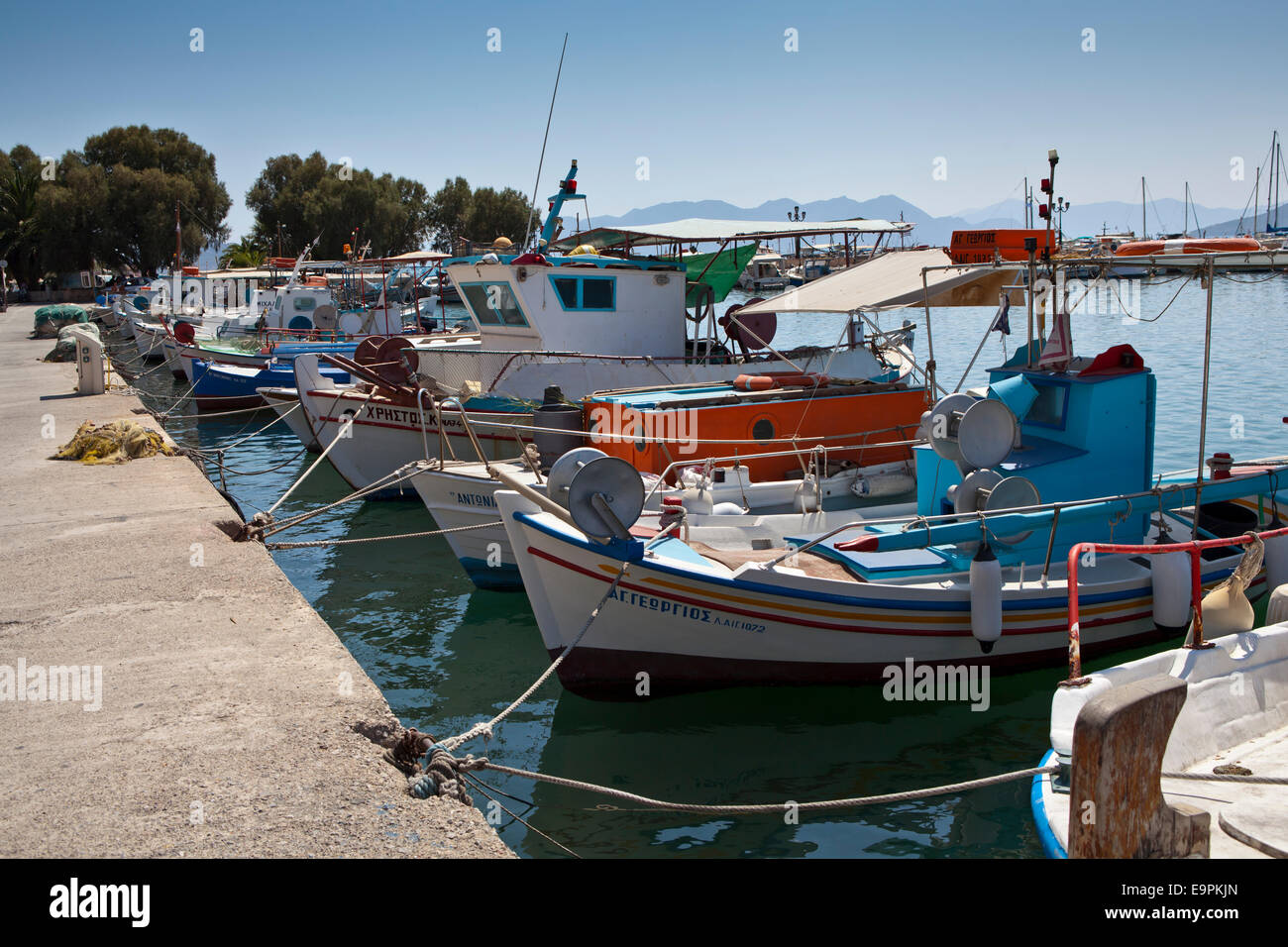 Der Hafen von Ägina Stadt in der griechischen Insel Aegina, Griechenland. Stockfoto