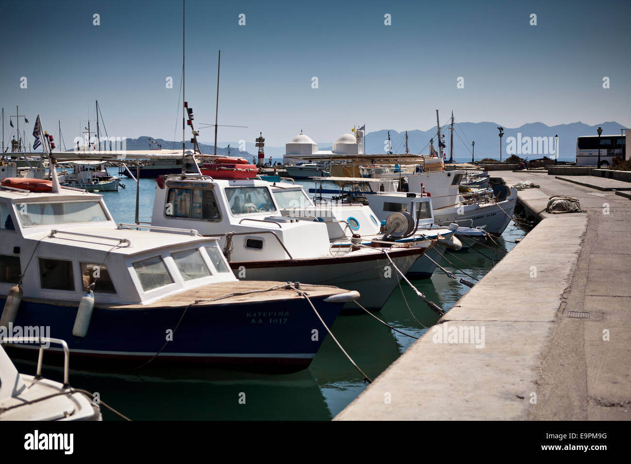 Der Hafen von Ägina Stadt in der griechischen Insel Aegina, Griechenland. Stockfoto