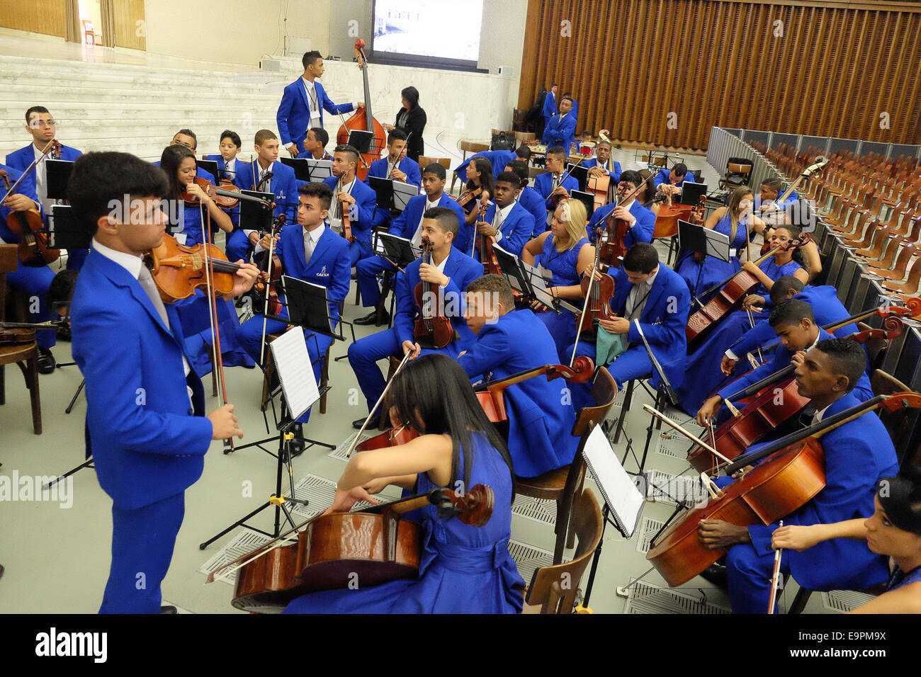 Rom, Italien. 31. Oktober 2014. Kredit-Papst Francis treffen katholische Bruderschaft des charismatischen Covenance in der Halle von Paul VI., Rom 31. Oktober 2014: wirklich Easy Star/Alamy Live News Stockfoto