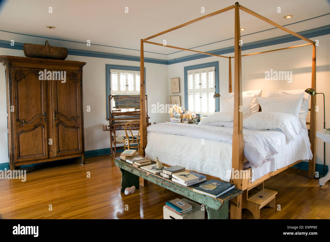 Himmelbett in Villa Abbondanza, Los Angeles, USA. Stockfoto