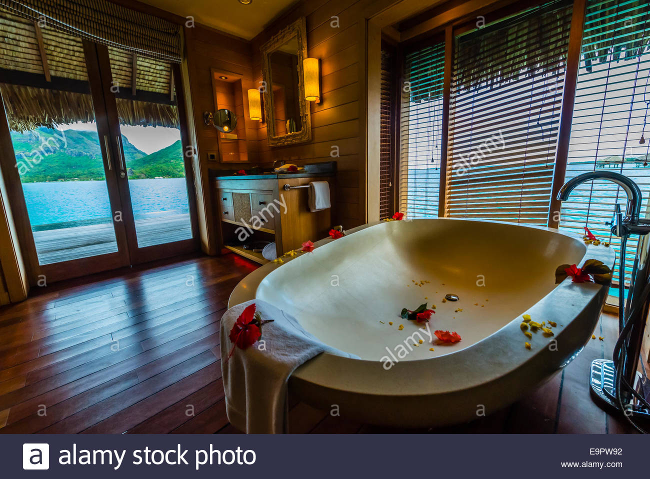 Innenansicht Der Overwater Bungalow Suite Mit Plunge Pool