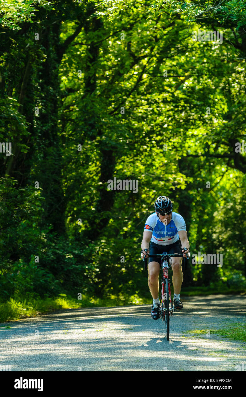 Radfahrer, die Teilnahme an sportlichen Event in den Wald von Bowland Lancashire Stockfoto