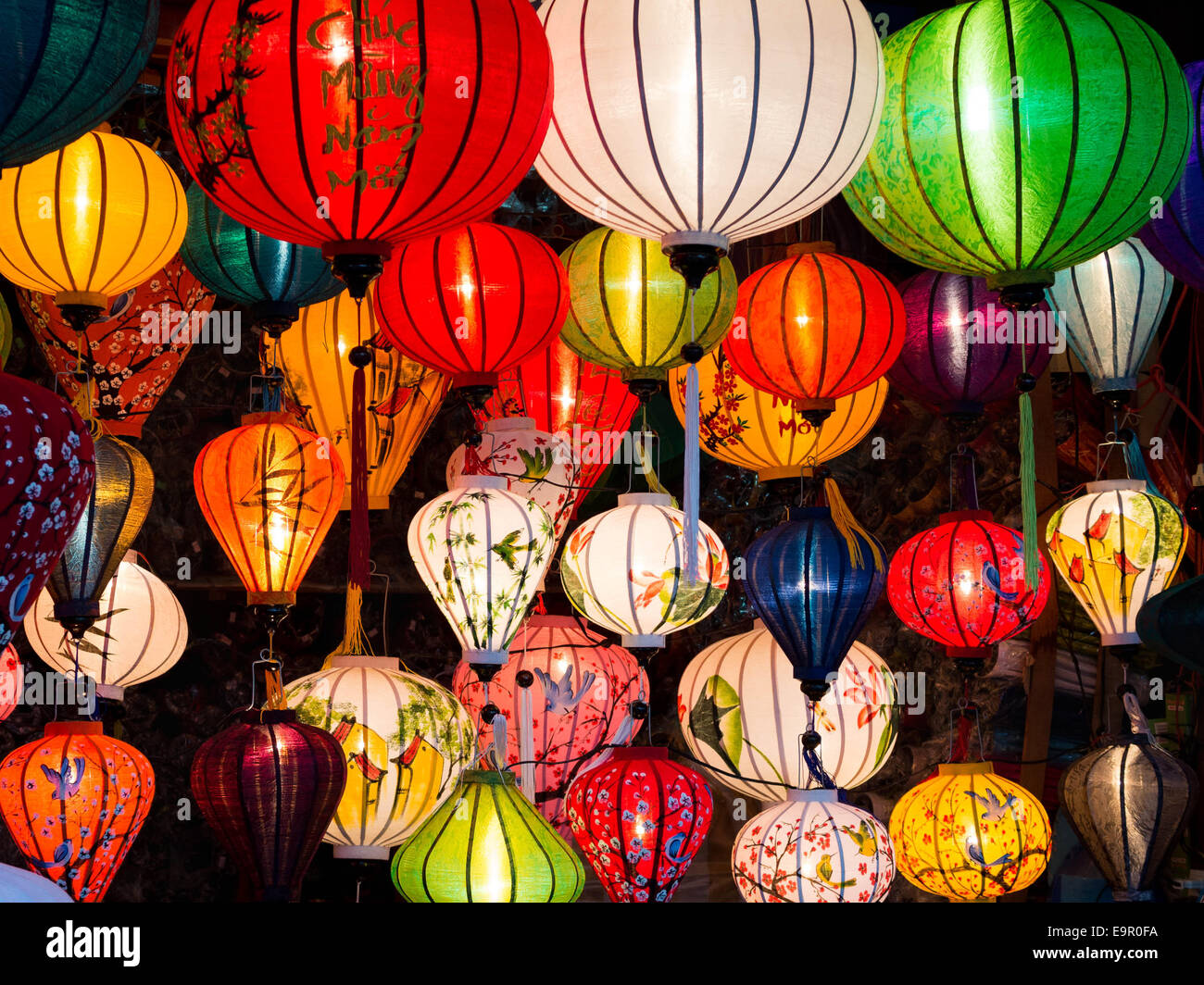 Herkömmliche Lampen im alten Stadt-Shop in Hoi an, Vietnam. Stockfoto