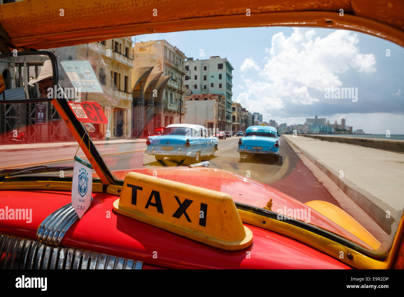 [Nur zur redaktionellen Verwendung] Alte klassische Autos als Taxis in Havanna, die Hauptstadt von Kuba Stockfoto