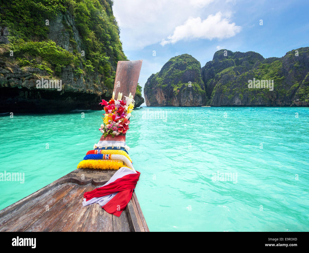 Traditionellen Longtail-Boot im Maya Bay, Koh Phi Phi, Thailand. Stockfoto