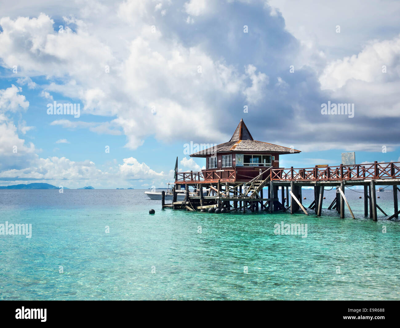Pier auf der Insel Pulau Sipadan in Sabah, Ost-Malaysia. Stockfoto