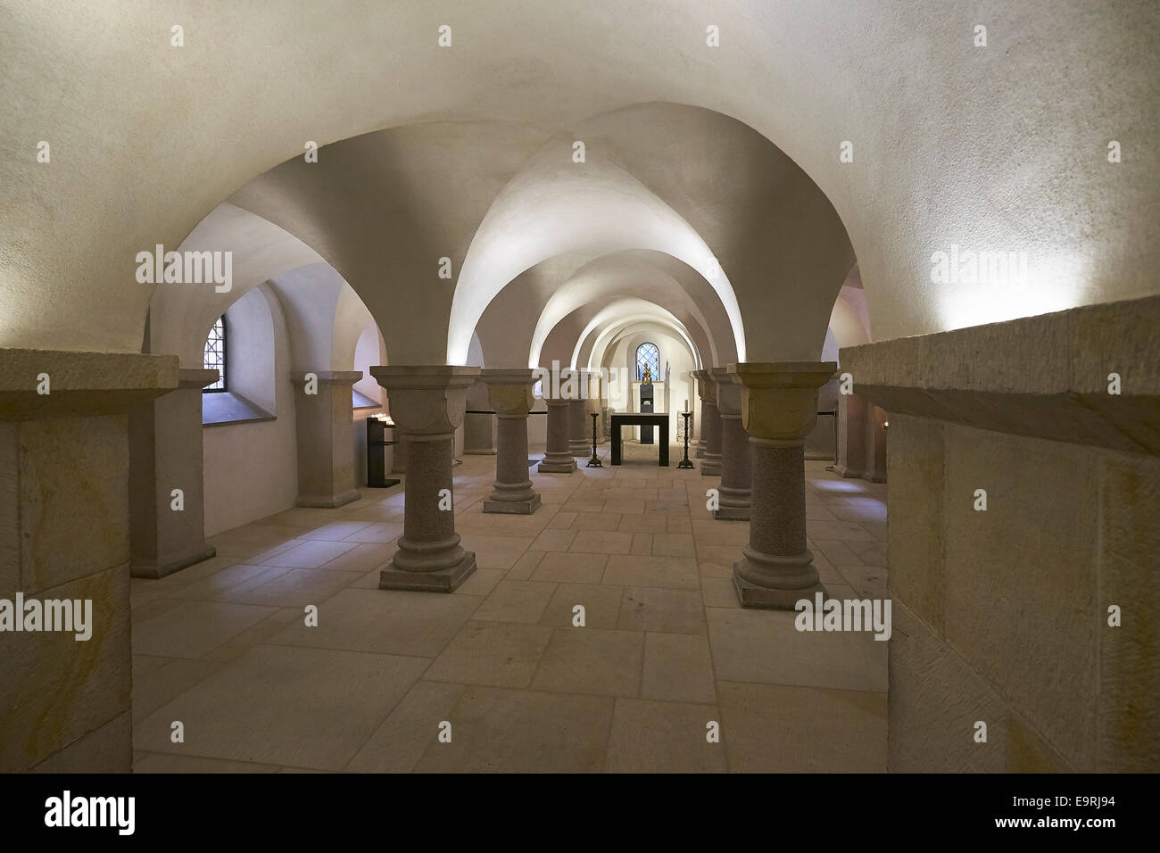 The interior of hildesheim cathedral -Fotos und -Bildmaterial in hoher ...