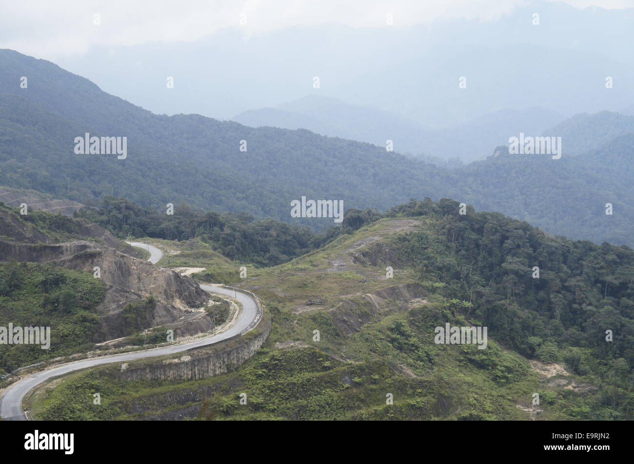 kurvenreiche Bergstrasse in Genting Highlands in Malaysia Stockfoto