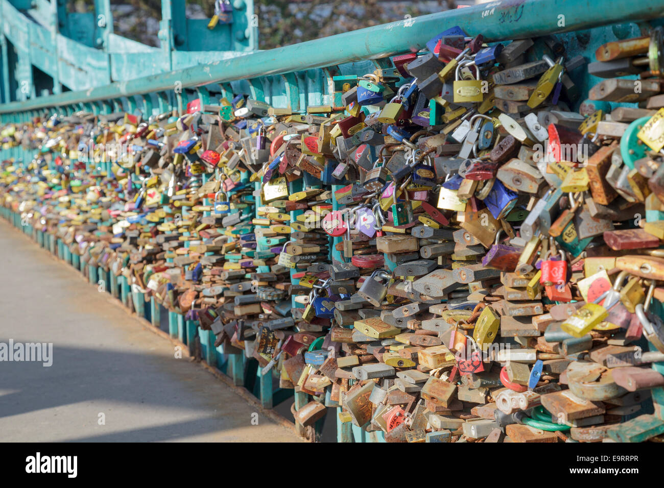 Schlüsselanhänger gesperrt auf Tumski Brücke, Wroclaw, Polen Stockfoto