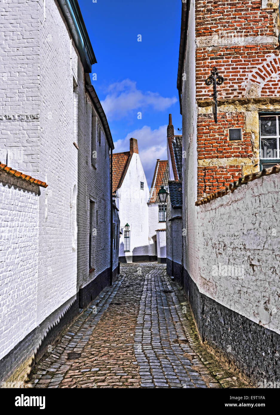 Mittelalterliche Straße im historischen Zentrum von Kortrijk, Belgien Stockfoto