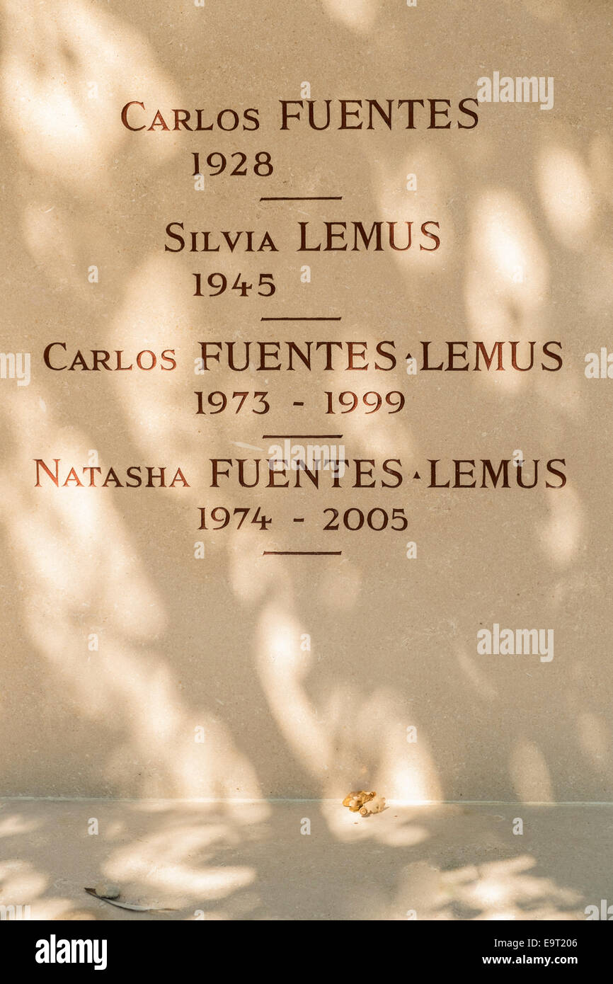 Grab der Fuentes-Lemus Familie und Grab der mexikanische Schriftsteller Carlos Fuentes, Friedhof Montparnasse Stockfoto