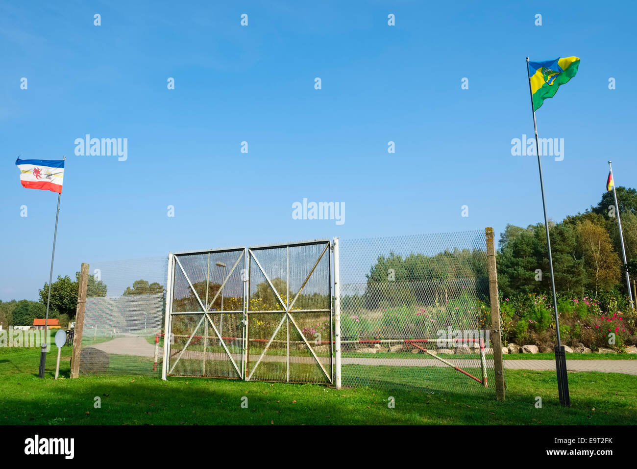 Ehemaliger Eingang zum Rueterberg, Dorf in der DDR komplett geschlossen aus von 1967 bis 1989, Rueterberg, Doemitz, Mecklenburg-Vorpommern Stockfoto