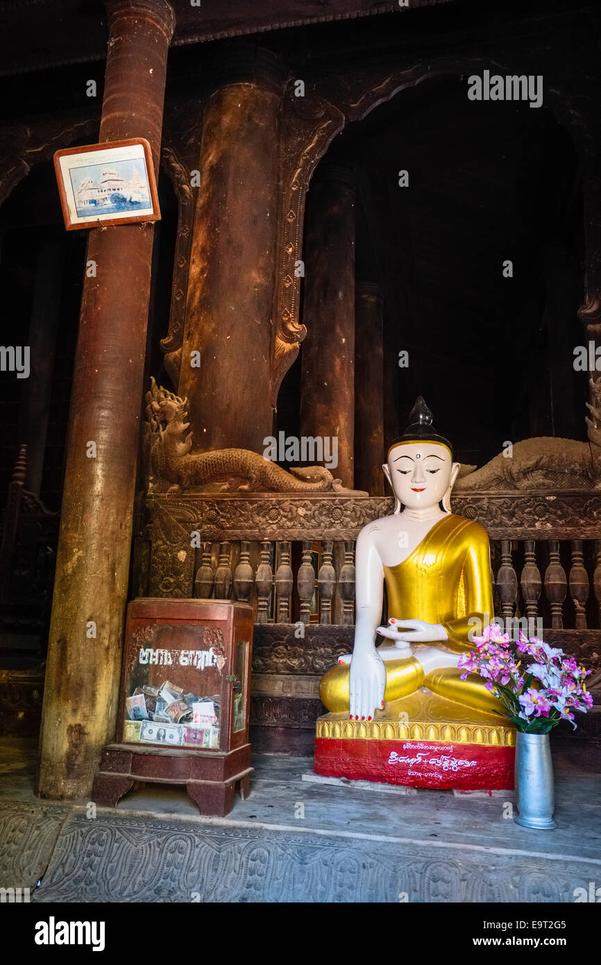 Buddha-Statue in Bagaya Kyaung Kloster, Inwa, Mandalay-Division, Myanmar Stockfoto