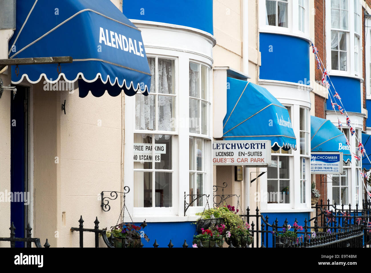 Vordächer über UK Gast Hauseingänge Weymouth, Dorset UK Stockfoto