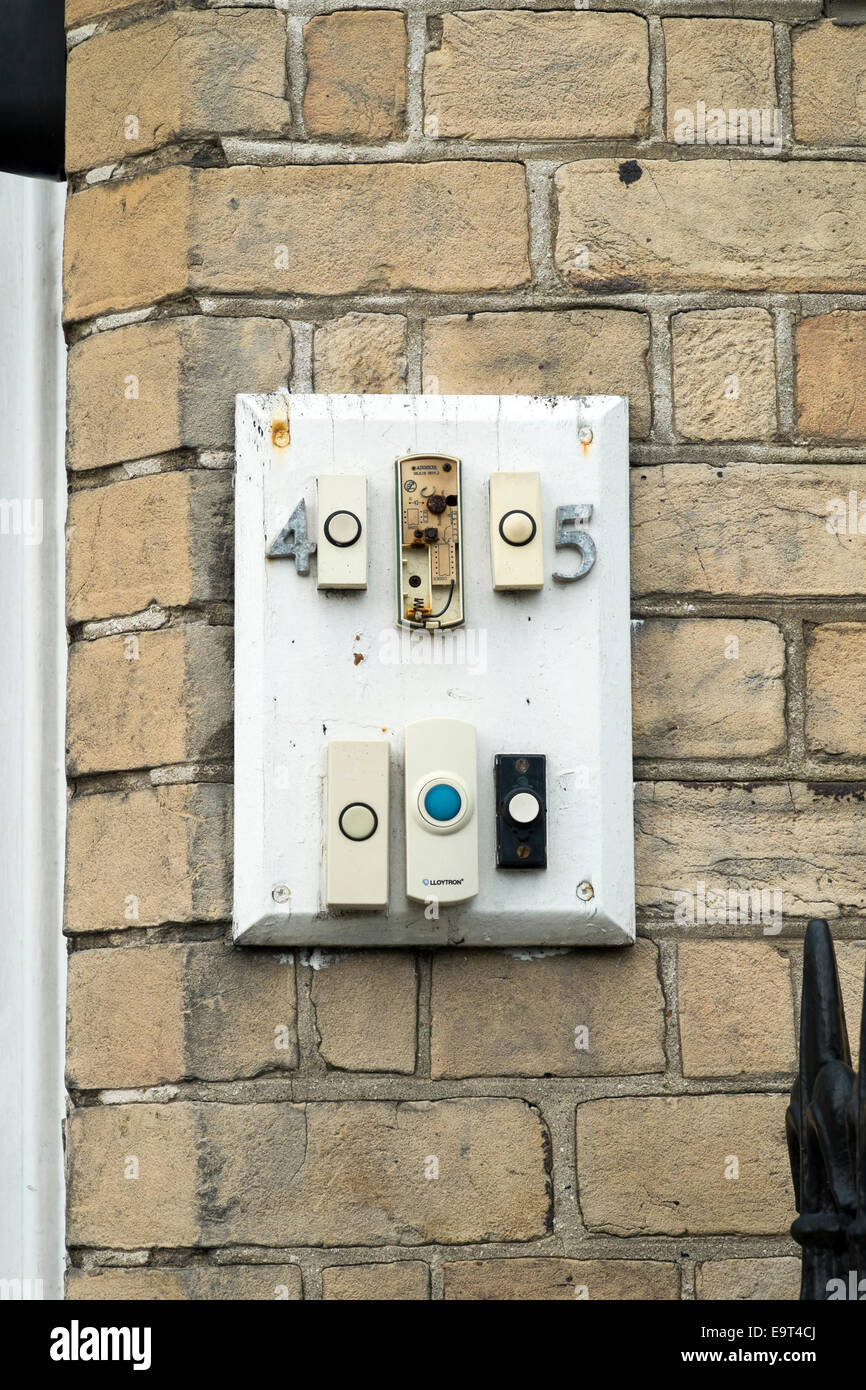 Tür-Glocke-Tasten für Wohnungen Stockfoto