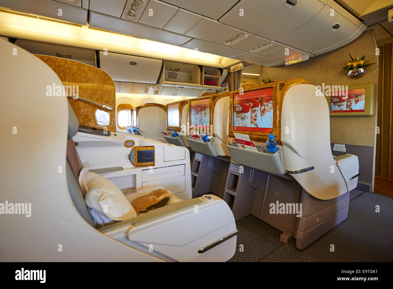 Boeing 777 300 Businessclass Sitzen Auf Einem Emirates Flug
