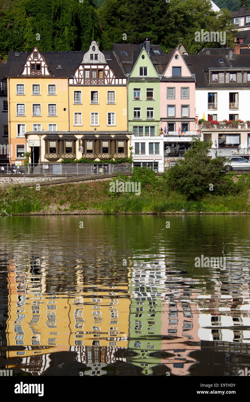 Bunte Fluss vorderen Gebäude Cochem Mosel Deutschland Stockfoto